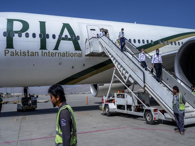 للمرة الأولى منذ 10 سنوات.. طائرة للخطوط الجوية الباكستان تهبط في مطار دمشق