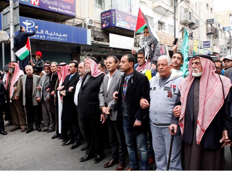 مسيرة سلمية تندد بالسياسات الإسرائيلية وتشيد بالموقف الأردني حيال القدس