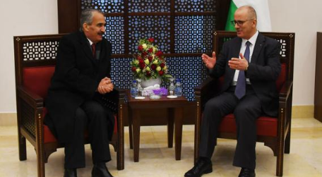 وزير الداخلية والحمد الله يبحثان العلاقات الاردنية الفلسطينية
