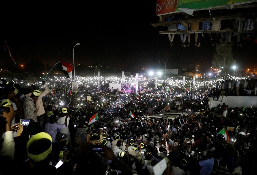 قوى “الحرية والتغيير” في السودان تعلن وقف التفاوض مع المجلس العسكري