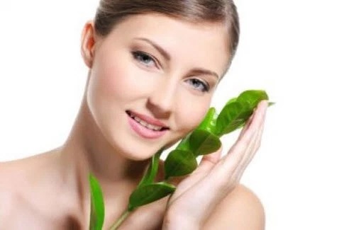 جلوسك مع امرأة جميلة تسبب لك 8 مشاكل