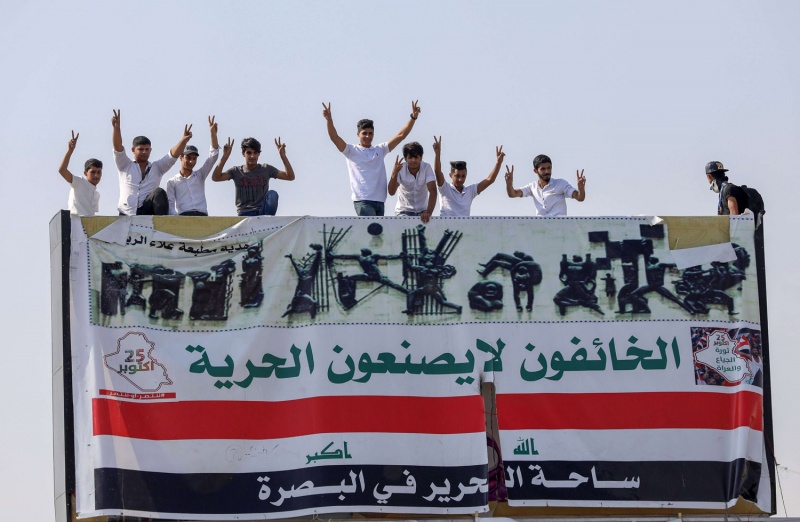 السيستاني يطالب بحل “المليشيات” وبقاء القوات المسلحة العراقية بعيدة عن “النفوذ الأجنبي”