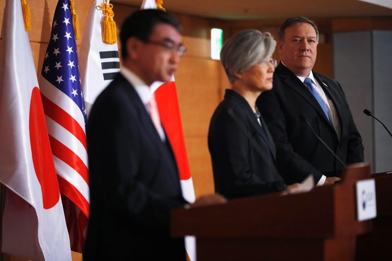 وزراء خارجية سول وواشنطن وطوكيو يعقدون لقاء ثلاثيا على هامش قمة “آسيان”