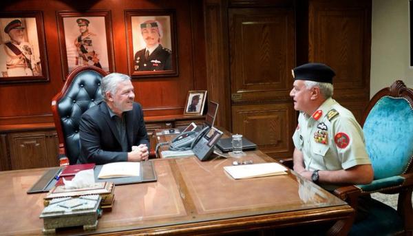 جلالة الملك عبدالله الثاني يزور القيادة العامة للقوات المسلحة