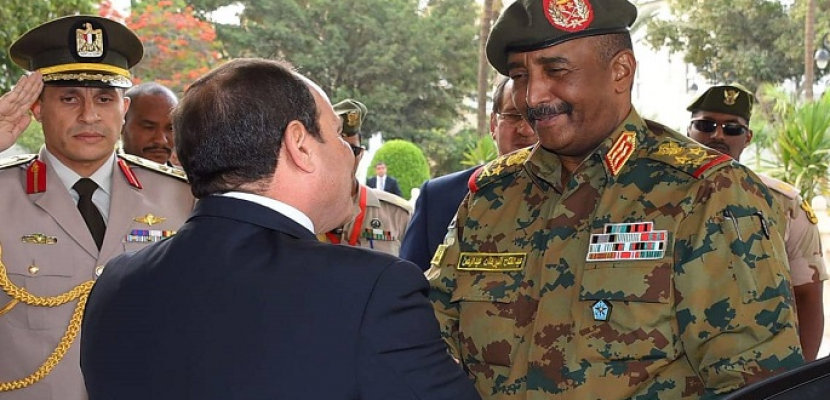 وصول رئيس المجلس العسكري الانتقالي السوداني إلى القاهرة