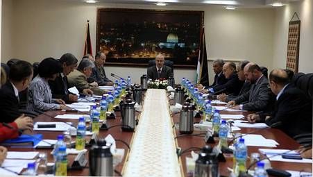 الحكومة الفلسطينية تؤكد التزامها بتوفير المتطلبات اللازمة لإجراء الانتخابات التشريعية