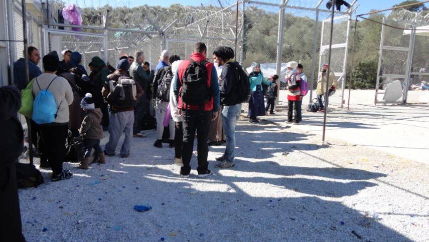 الإعلام العبري:إسرائيل ستسهل سفر سكان غزة للخارج