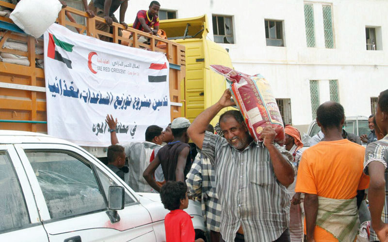 الإمارات تطلق حملة إغاثة في عدن وتسير قوافل غذائية إلى الحديدة