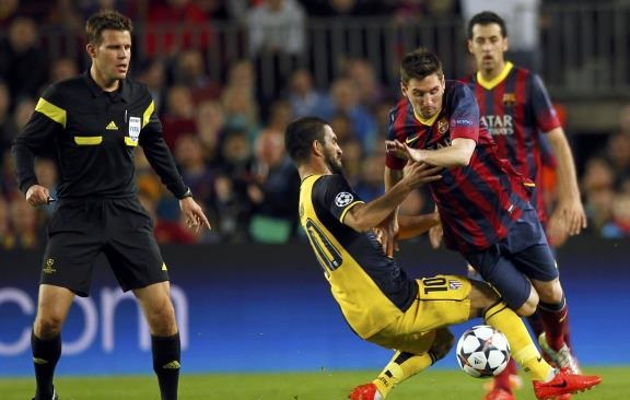 تعادل معتاد بين برشلونة وأتلتيكو يحيل الحسم إلى موقعة مدريد
