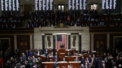 إحالة ترامب للمحاكمة أمام مجلس الشيوخ بتهمتي “استغلال السلطة وإعاقة عمل الكونغرس”