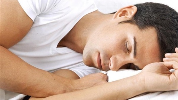 السر وراء نوم الرجل بعد العلاقة الحميمية