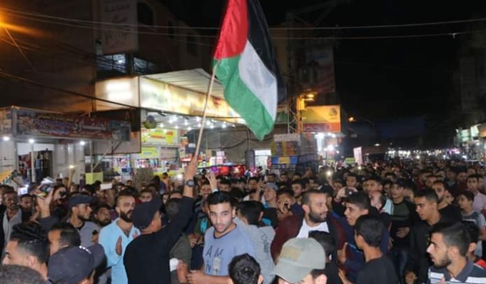 تظاهرات رافضة لوقف إطلاق النار وتطالب بالرد على المجازر الإسرائيلية في قطاع غزة
