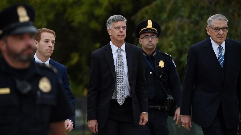 دبلوماسي أميركي يدلي بشهادة تعزز شبهات الديموقراطيين ضد ترامب