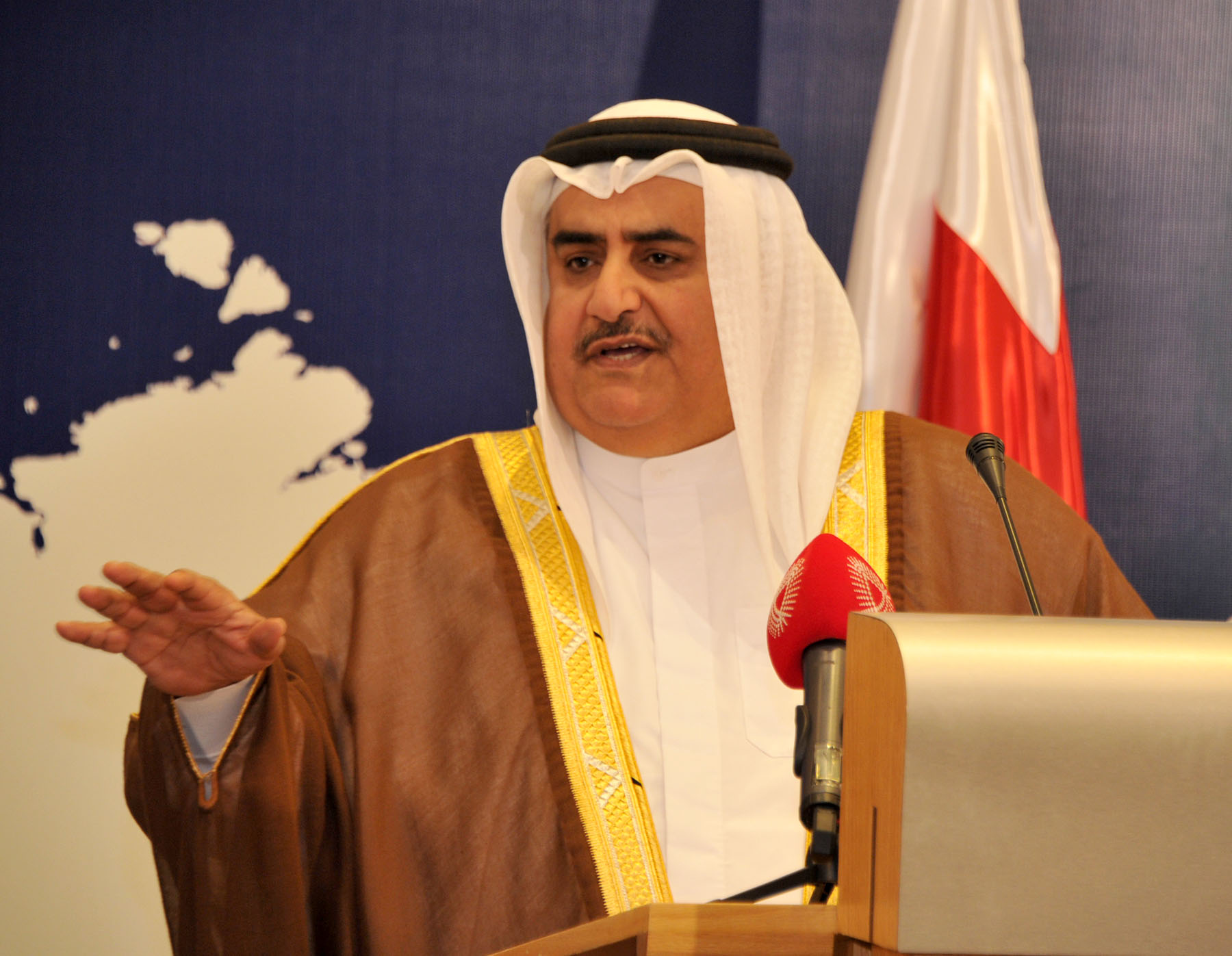 وزير خارجية البحرين يتهم قطر بـ”تصعيد عسكري خطير”