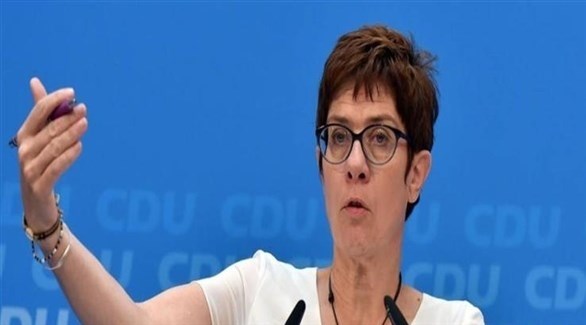 كارينباور تؤدي اليمين الدستورية وزيرة للدفاع بألمانيا