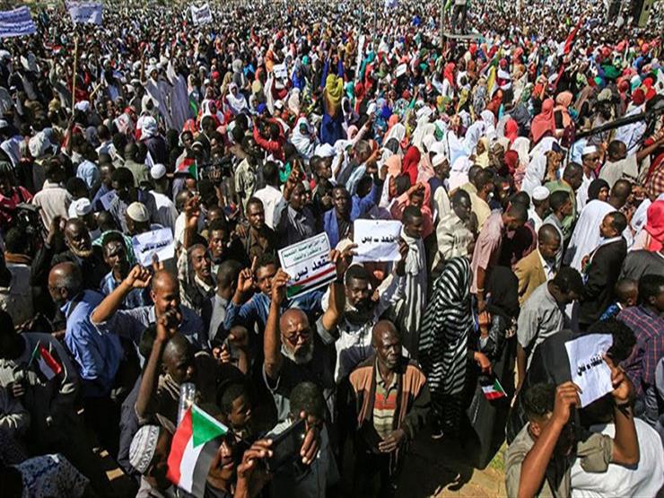 قادة الاحتجاج في السودان يهددون ب”عصيان مدني” ردًا على تعطيل نقل الجيش للسلطة