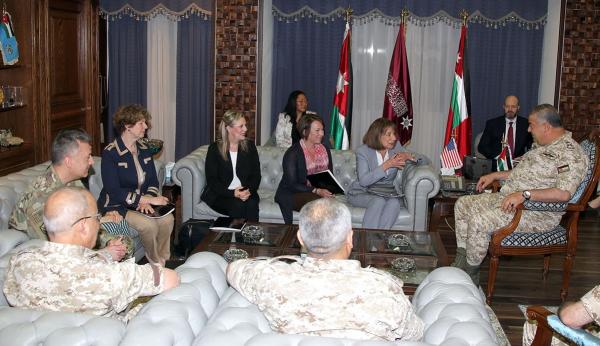 رئيس هيئة الأركان المشتركة الأردنية يستقبل وفداً أمريكياً