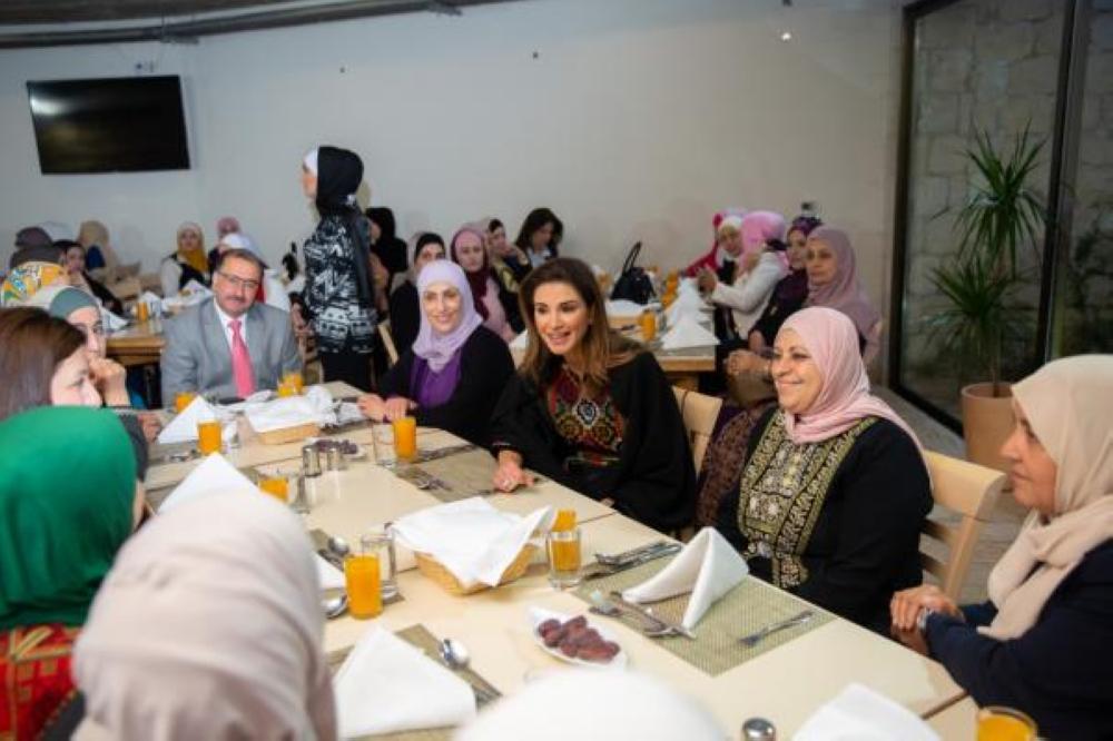الملكة رانيا العبدالله تقيم مأدبة إفطار بعجلون لعدد من سيدات المنطقة