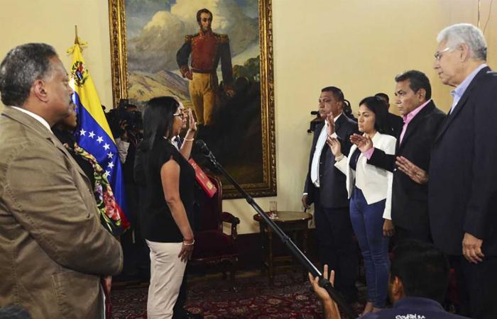 انتكاسة كبرى للمعارضة..4 من حكام الولايات المعارضين بفنزويلا يؤدون اليمين أمام الجمعية التأسيسية