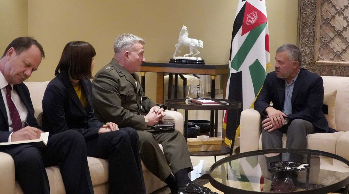 جلالة الملك عبدالله الثاني يستقبل قائد القيادة المركزية الأمريكية