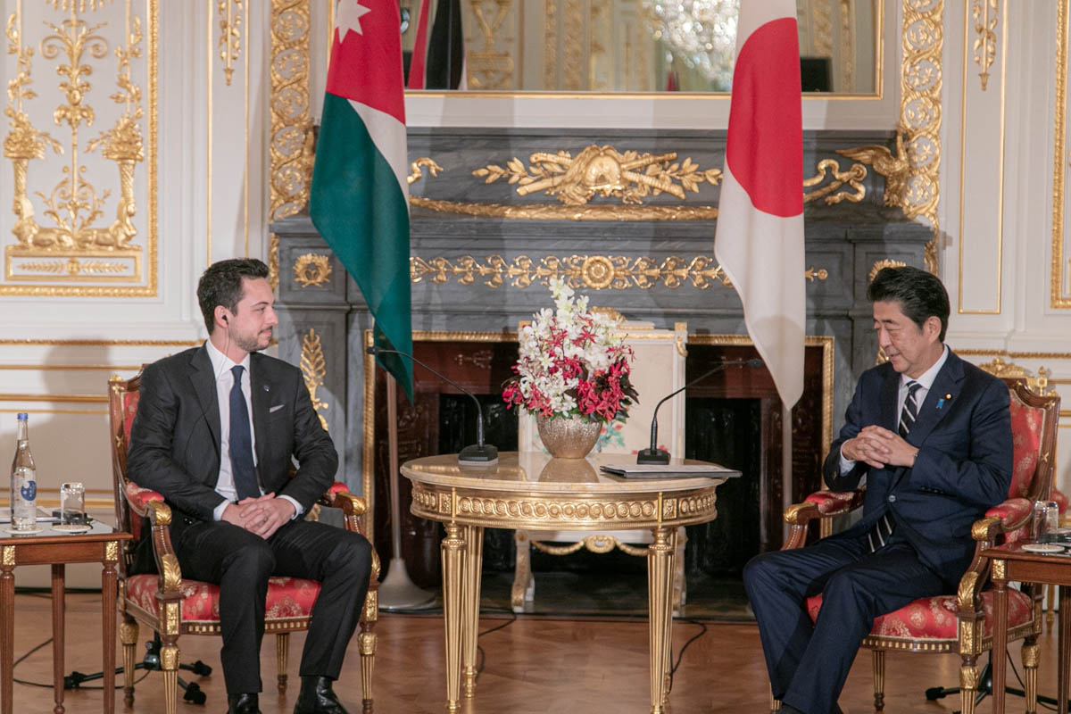 ولي العهد يلتقي رئيس الوزراء الياباني في طوكيو