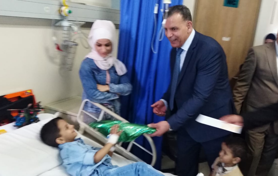 وزير الصحة يتفقد مستشفى الزرقاء الحكومي أول أيام العيد