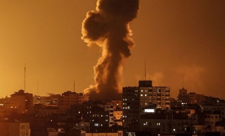 الطيران المروحي الإسرائيلي يستهدف نقطة عسكرية شمال قطاع غزة