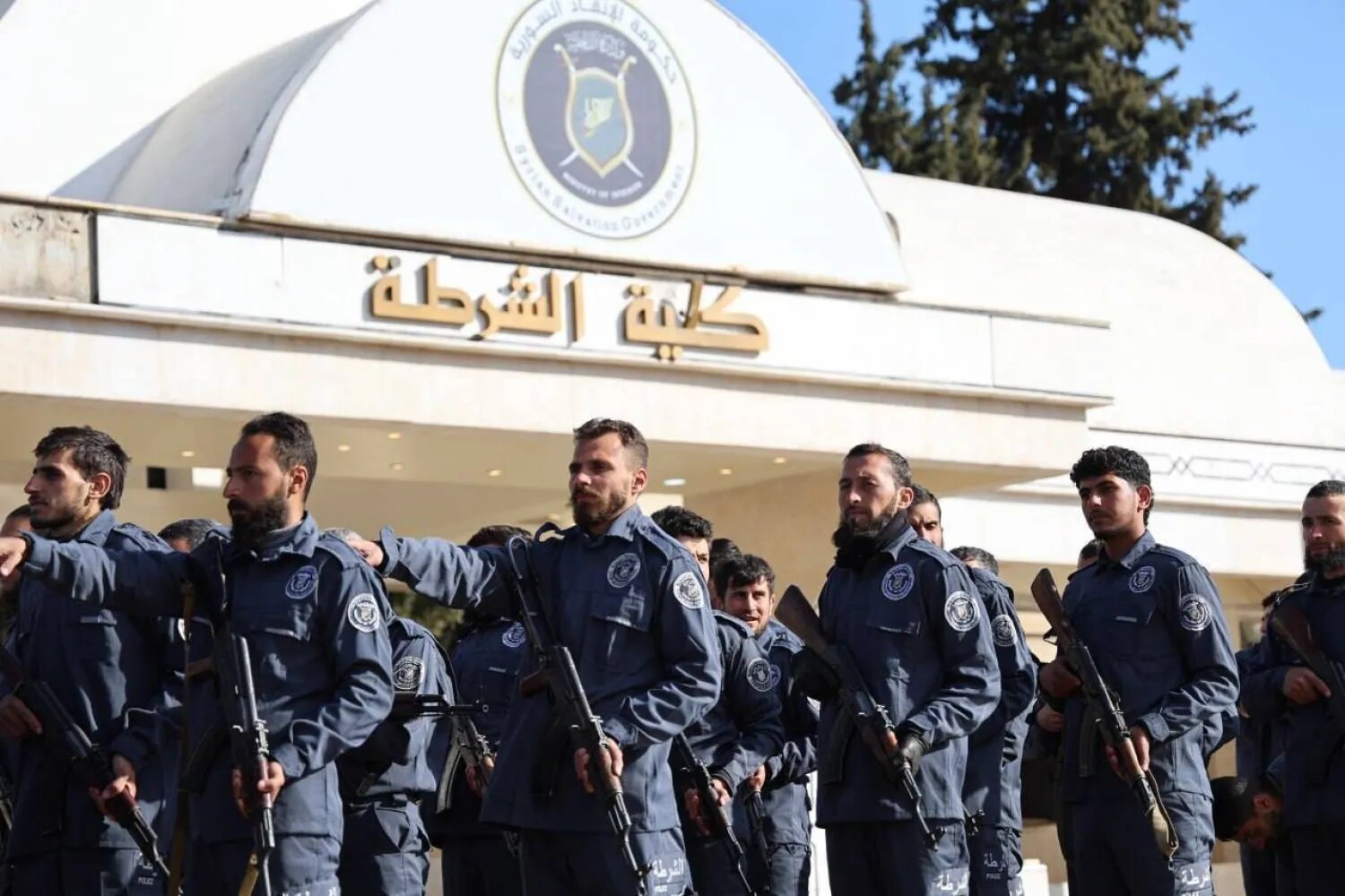 الداخلية السورية تفتح الباب لعناصر الأمن المنشقين عن الأسد