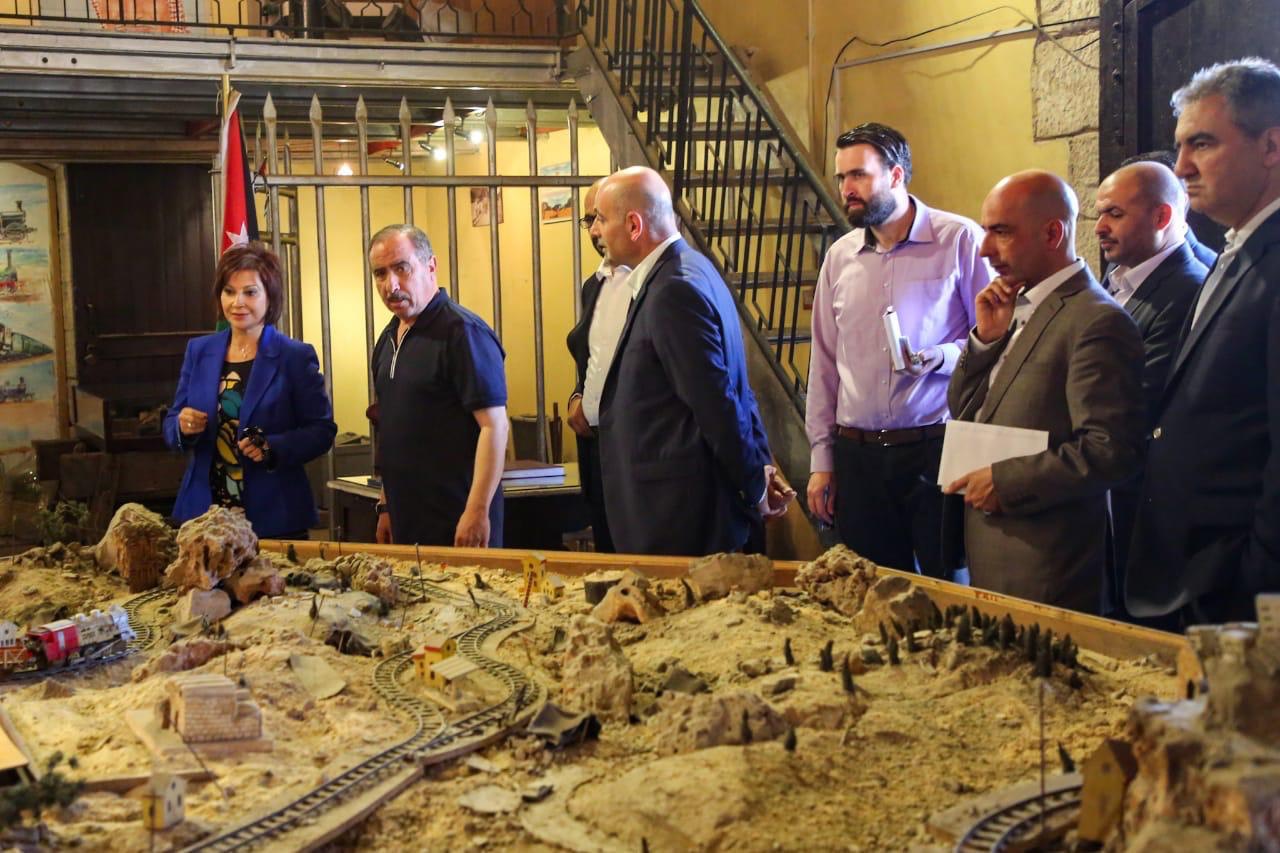 وزيرة السياحة تطلع على الخدمات السياحية في الخط الحديدي الحجازي الأردني