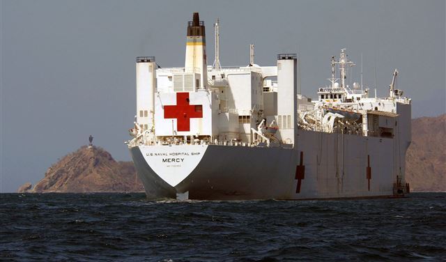 أميركا تُرسل مشفى حربيًّا مخصص لتوفير رعاية الطوارئ والاستشفاء إلى مياه الخليج