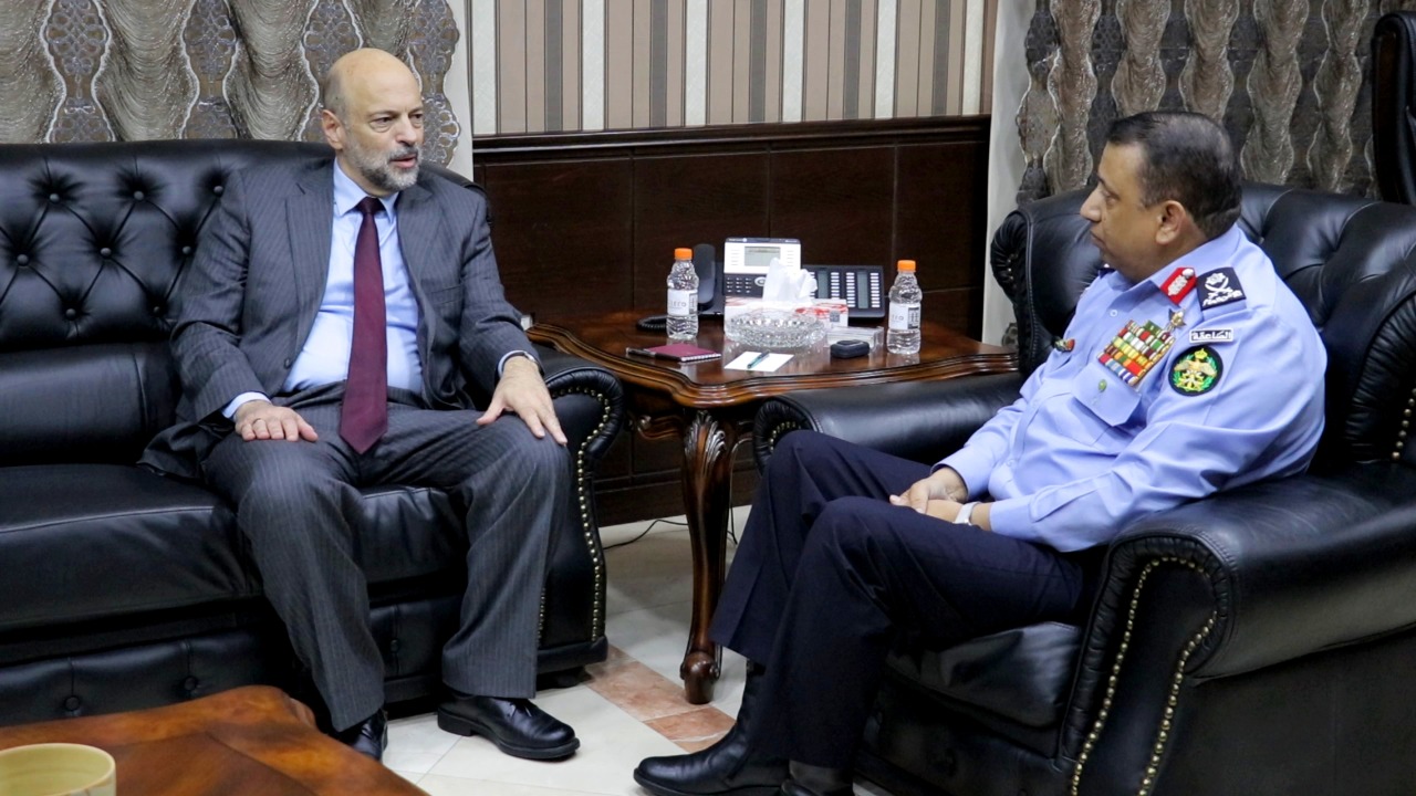 الرزاز: ثقة جلالة الملك بالأجهزة الأمنية ومنتسبيها يدفعنا لمزيد من العطاء