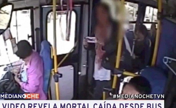 سائق يقتل امرأة عبر فتحه باب الحافلة عمداً