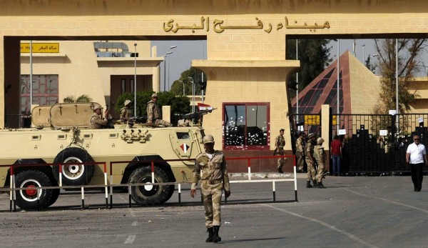 مصر تكثف اتصالاتها لوقف حرب غزة.. وتنفي “نقل معبر رفح”