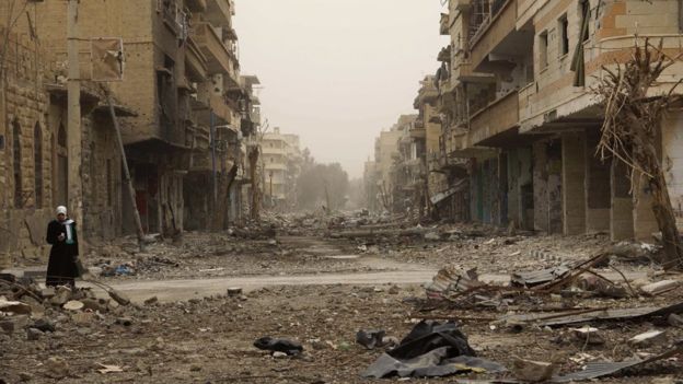 مقتل اكثر من 30 في هجوم “لتنظيم الدولة” على مواقع للقوات الحكومية في دير الزور