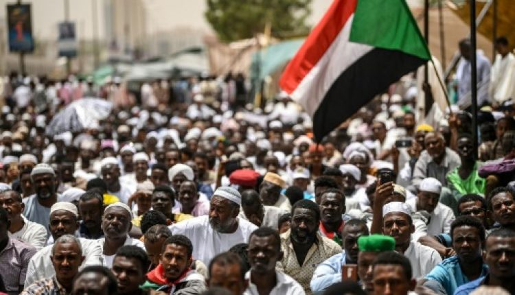 مسيرة للمطالبة بالحكم المدني في السودان