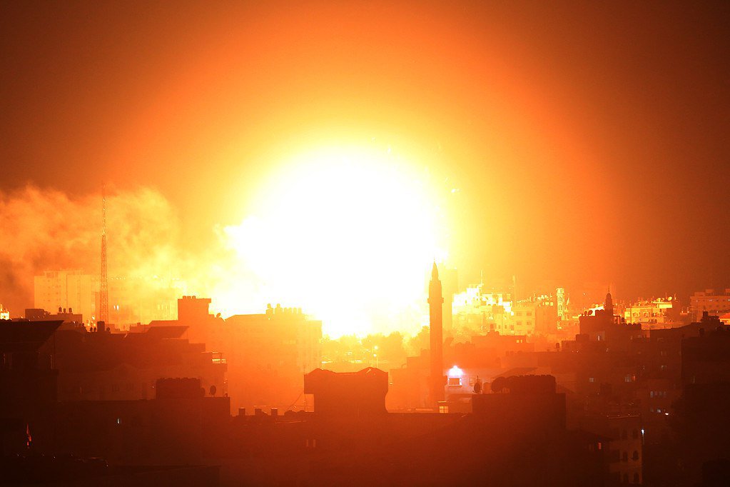 طيران الإحتلال الإسرائيلي يقصف عدة مواقع للمقاومة في قطاع غزة