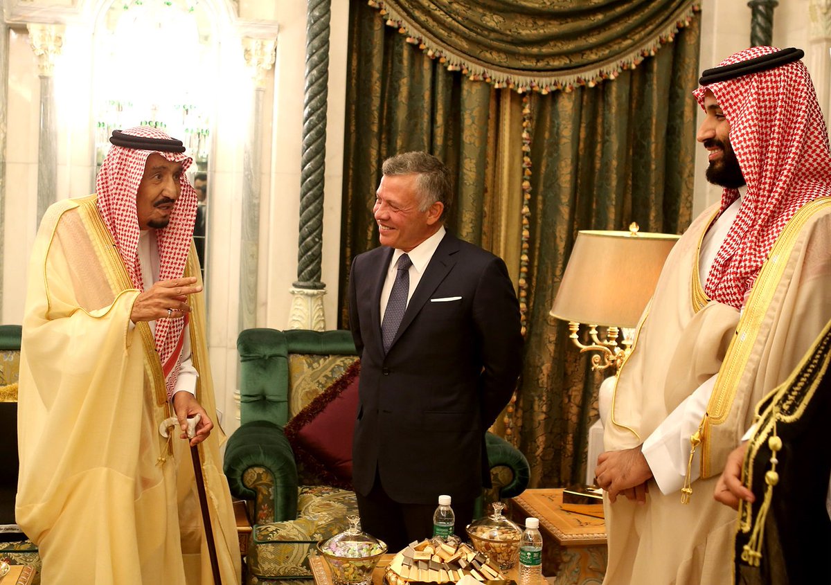 الملك يجري اتصالين هاتفيين مع خادم الحرمين وولي العهد السعودي