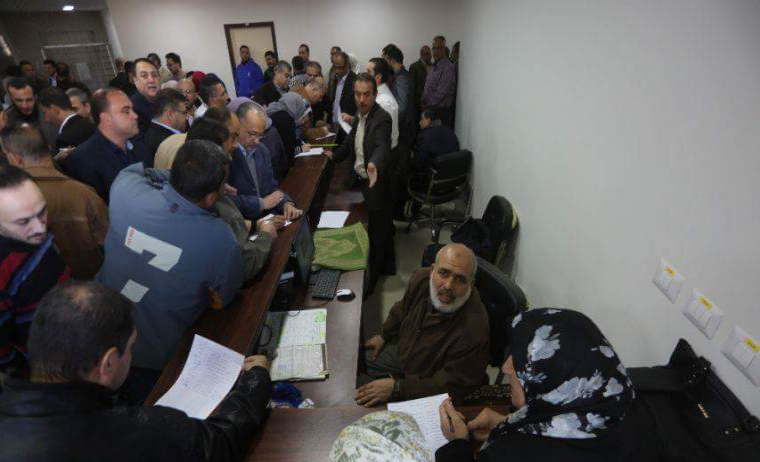 نقابة موظفي حماس في غزة: قرار إرجاع “موظفين السلطة ” للوزارات انقلاب على اتفاق القاهرة