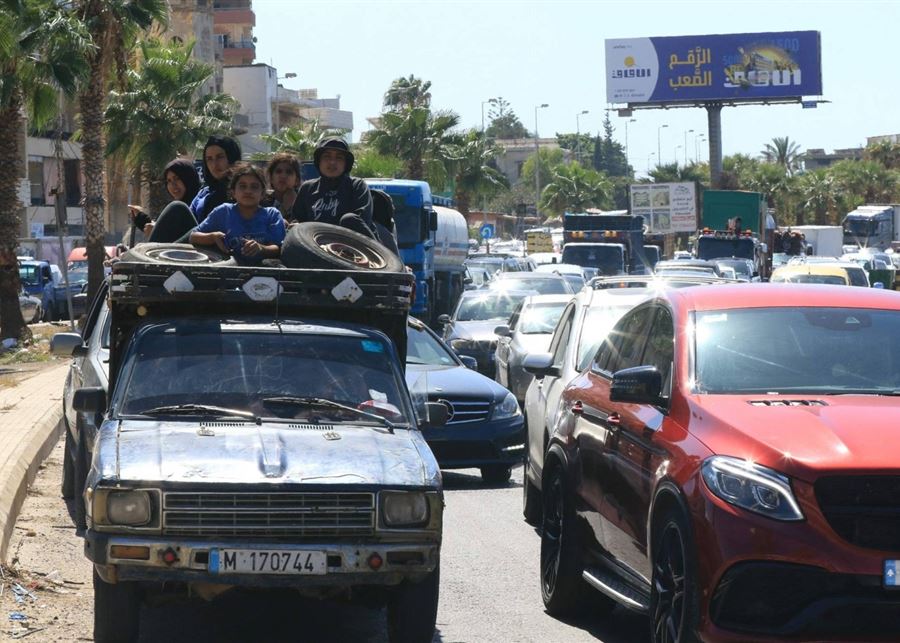 حركة سير نشطة.. آلاف النازحين يتدفقون على جنوب لبنان