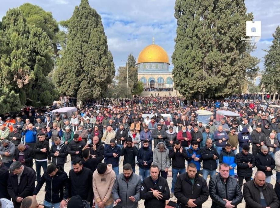 50 ألفا يؤدون صلاة الجمعة في المسجد الأقصى