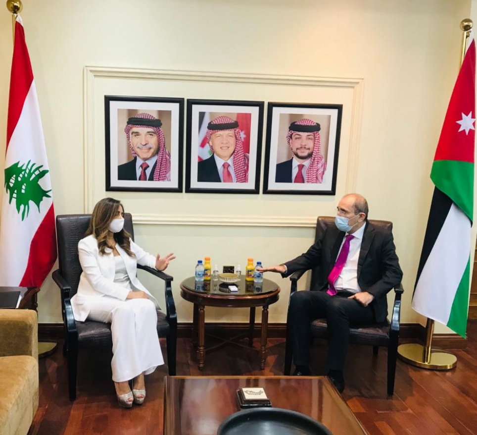 وزير الخارجية يلتقي نظيرته اللبنانية