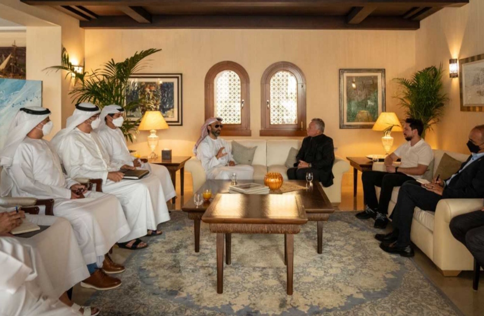 جلالة الملك يستقبل وفدا إماراتيا برئاسة الشيخ طحنون بن زايد