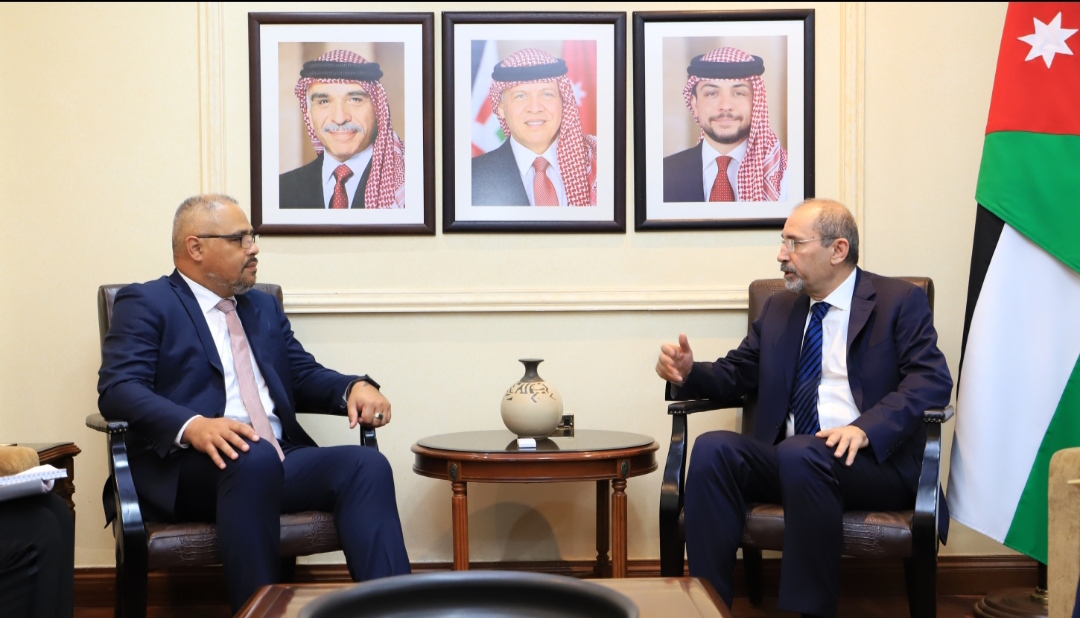 الصفدي يبحث العلاقات الثنائية والمستجدات الإقليمية والدولية مع وزير الدفاع النيوزلندي