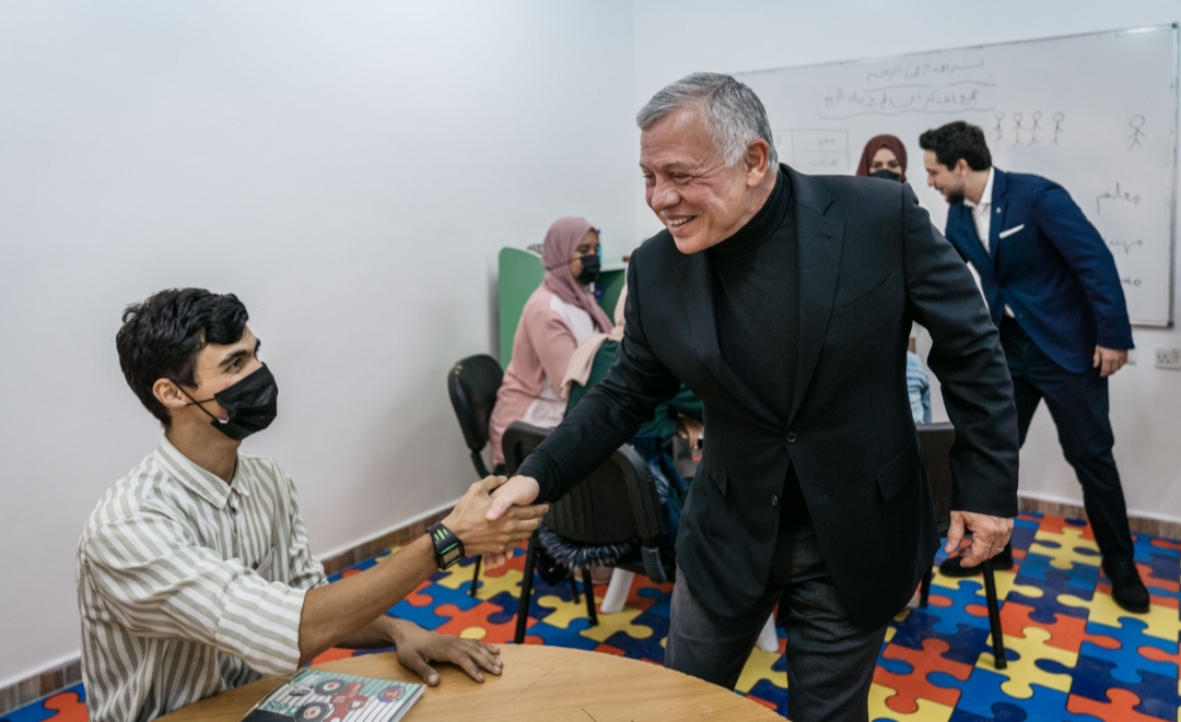 جلالة الملك يتفقد مركز التأهيل المجتمعي لذوي الإعاقة بمخيم الشهيد عزمي المفتي