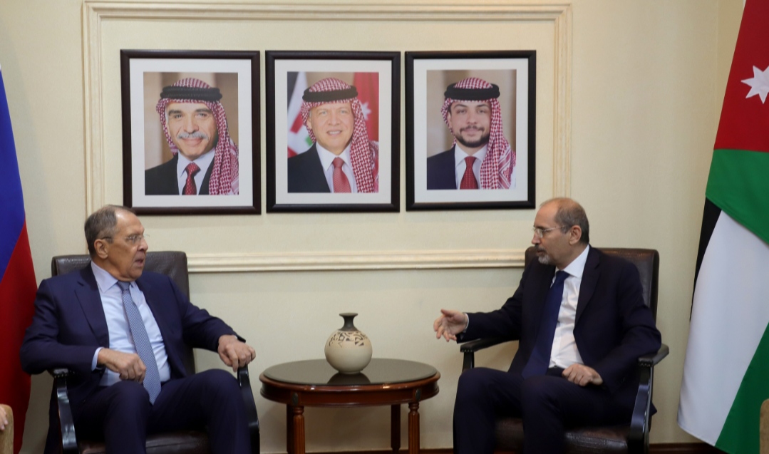 وزير الخارجية يجري مباحثات مع نظيره الروسي