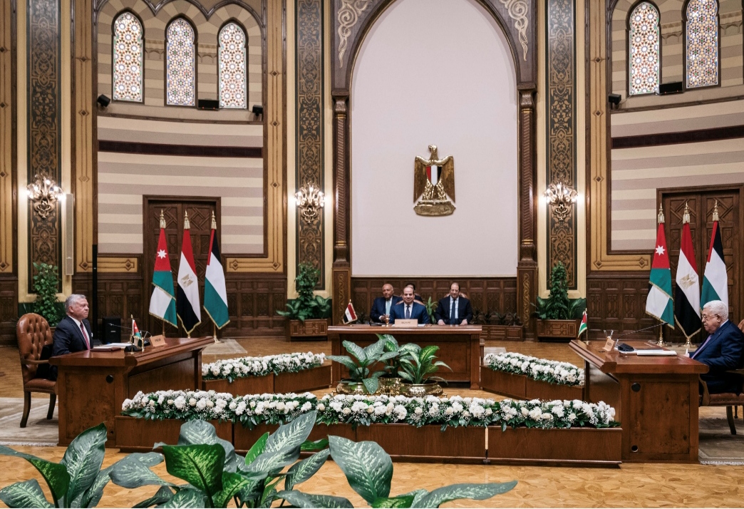 جلالة الملك والرئيسان المصري والفلسطيني يعقدون قمة ثلاثية بالقاهرة لبحث تطورات القضية الفلسطينية