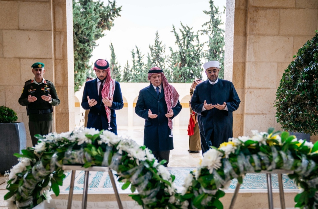 جلالة الملك وسمو ولي العهد يزوران ضريح الملك الحسين