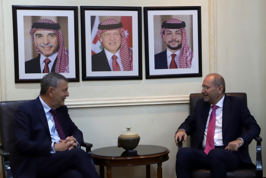 الصفدي يبحث مع لازاريني سبل دعم الاونروا