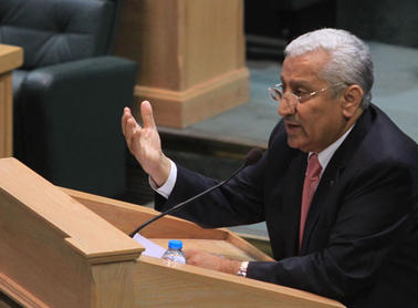 رئيس الوزراء يؤكد أن الأولوية لقانوني “الأحزاب” و”البلديات”