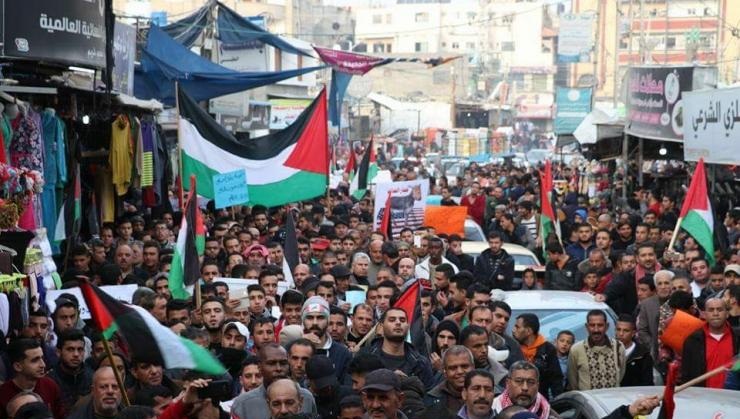 مسيرة حاشدة وسط قطاع غزة رفضاً لاستمرار الحصار